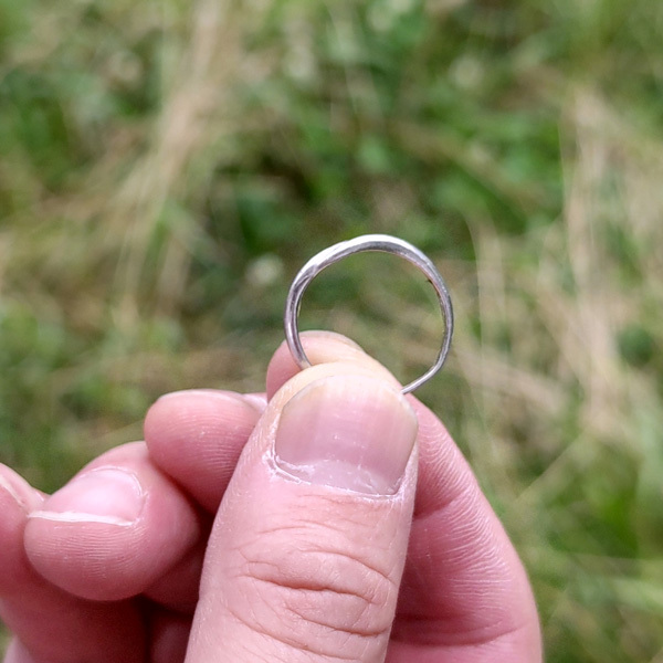 金属探知機で見つけた指輪